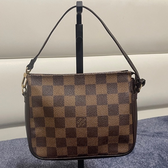Louis Vuitton Damier Pouch - Picture 2 of 15